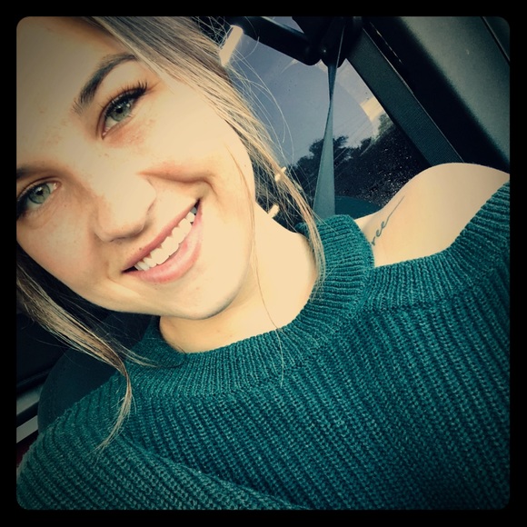 Clothes, make up, and shoes - Picture 1 of 1